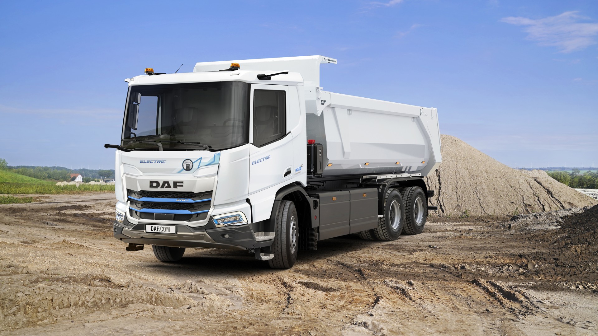 BC_DAF-expands-range-of-electric-trucks-01