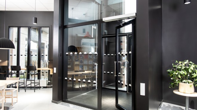 BC_Image_ASSA_ABLOY_SW300-S_SW300s_open_door_(2)